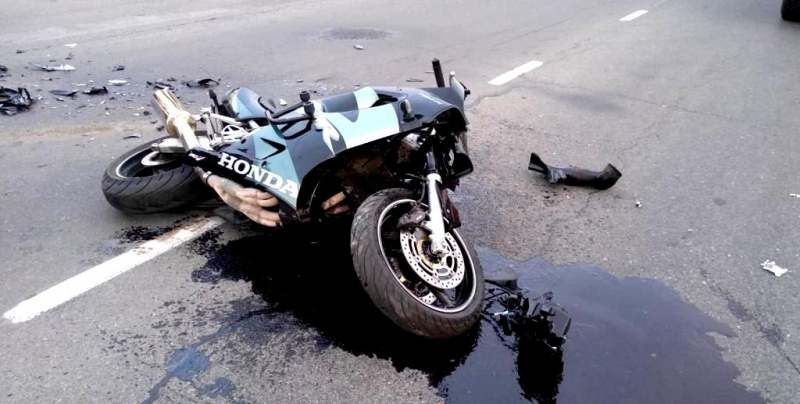 На трассе в Белгородской области мотоциклист оказался под колёсами «Лады»
