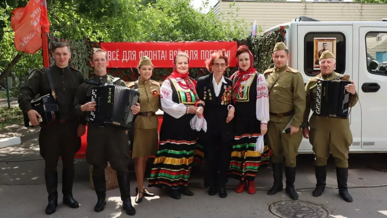 Концерт фронтовой бригады для ветерана в Белгороде